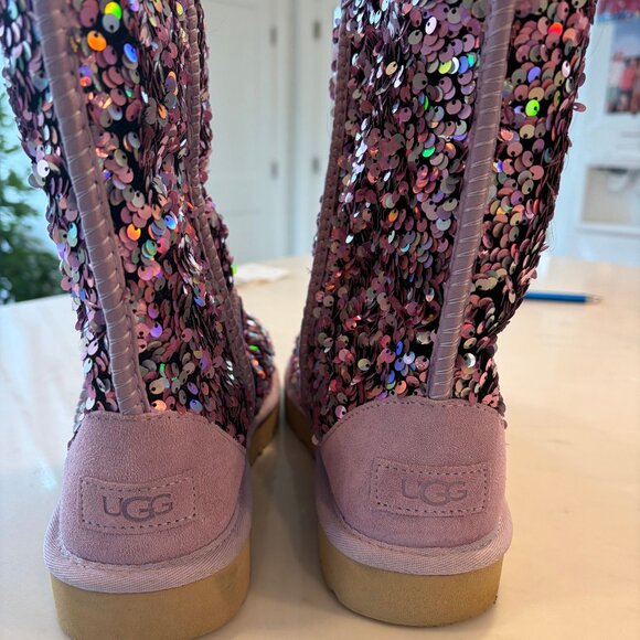 New, unworn and rare UGG lilac-frost sequin classic short boots Size 9 womens - Picture 2 of 7